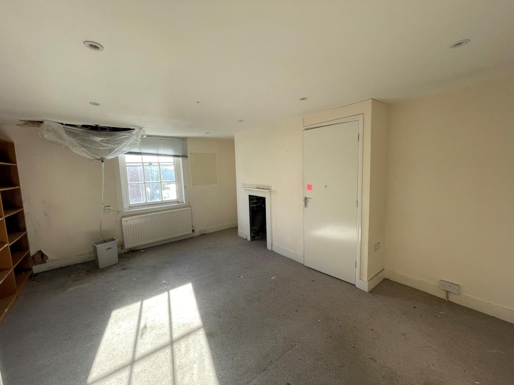 Lot: 133 - TWO ADJACENT BUILDINGS WITH POTENTIAL FOR CONVERSION - Second room on first floor